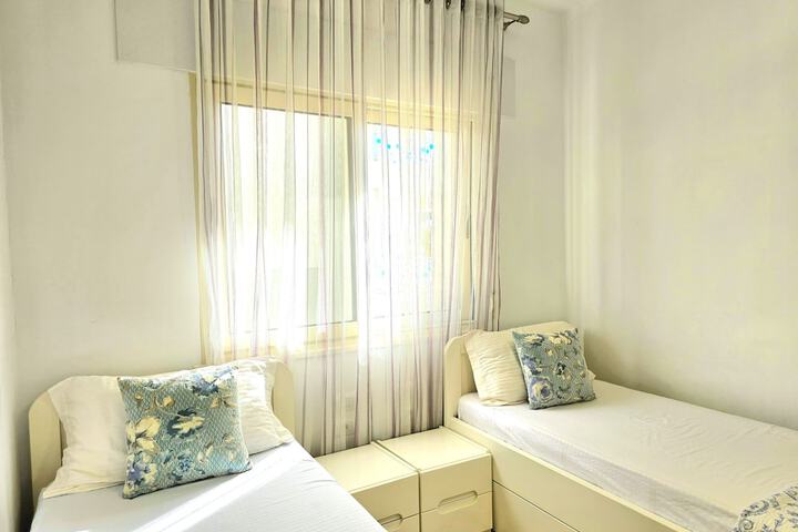 Room 6 of 28