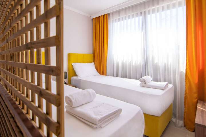 Room 16 of 60