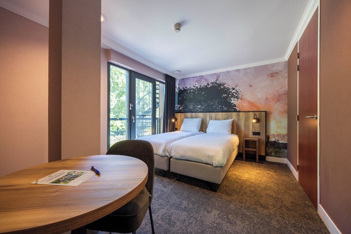 Room 13 of 42