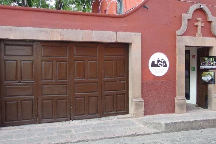 Room 2 of 37