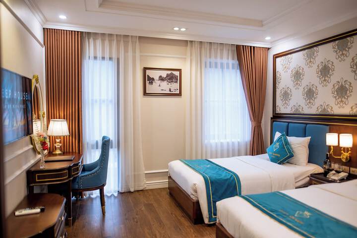 Room 5 of 18