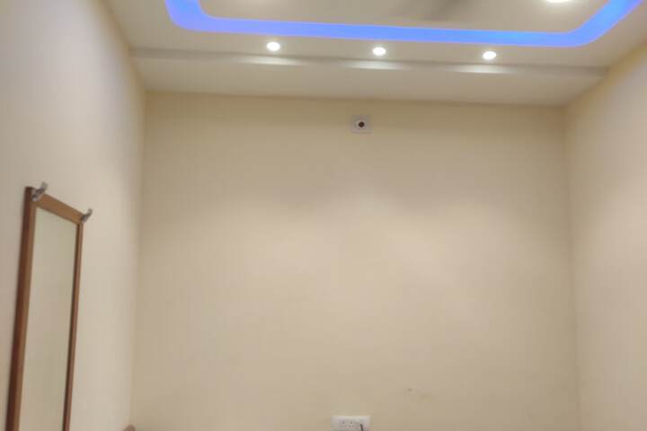 Room 6 of 10