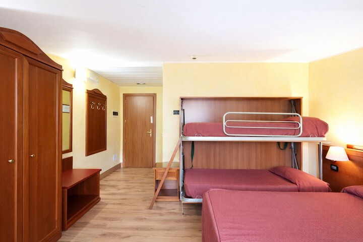 Room 42 of 105