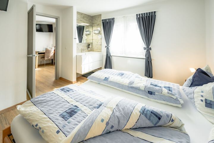 Room 4 of 14
