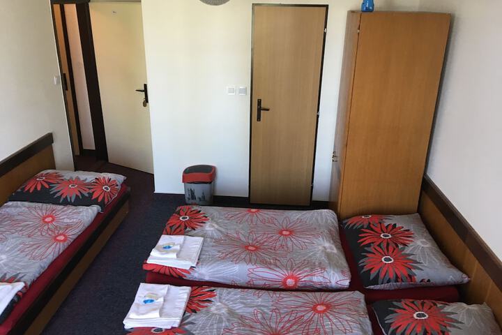 Room 13 of 76