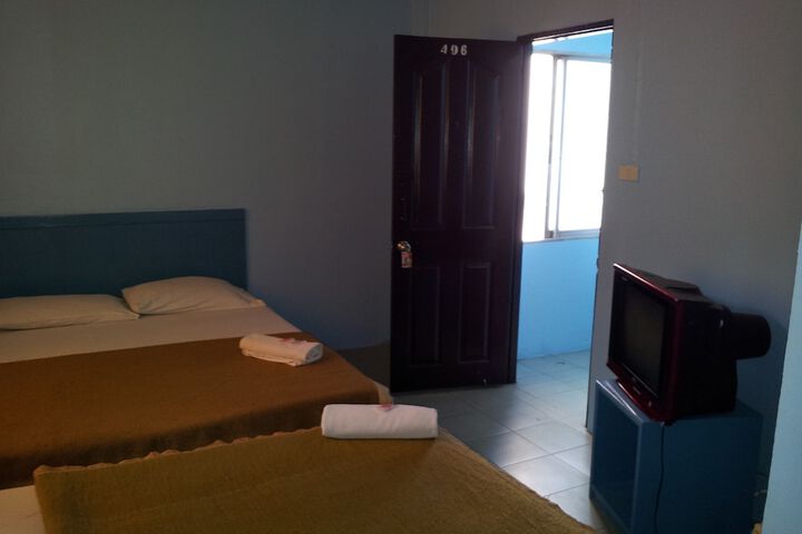 Room 12 of 32
