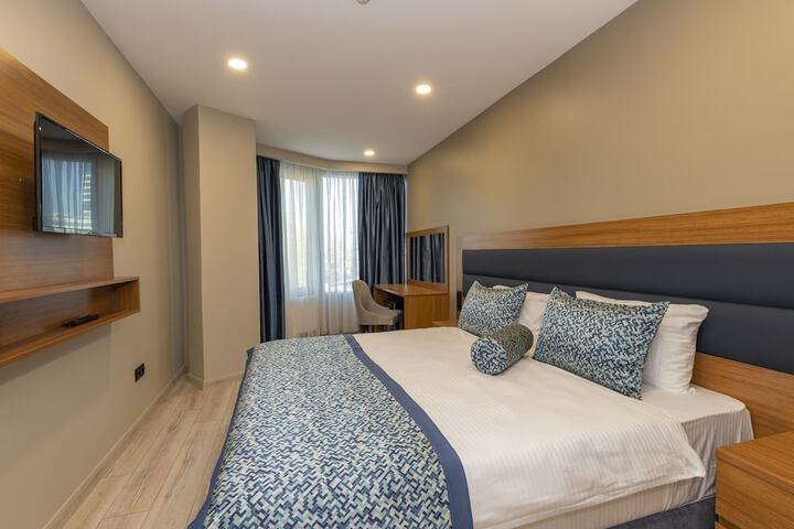 Room 10 of 32