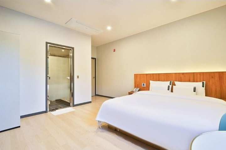 Room 47 of 72