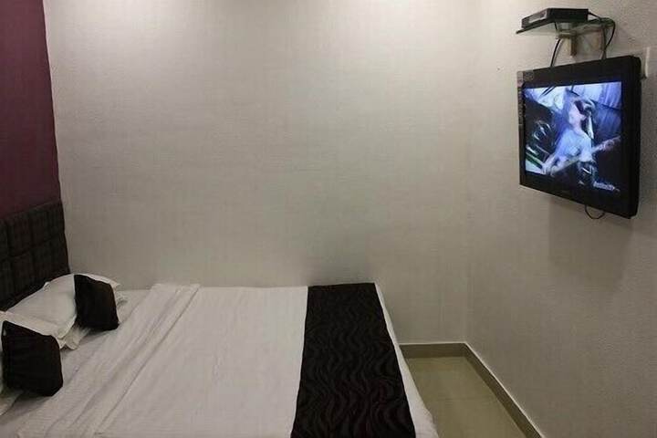 Room 14 of 38