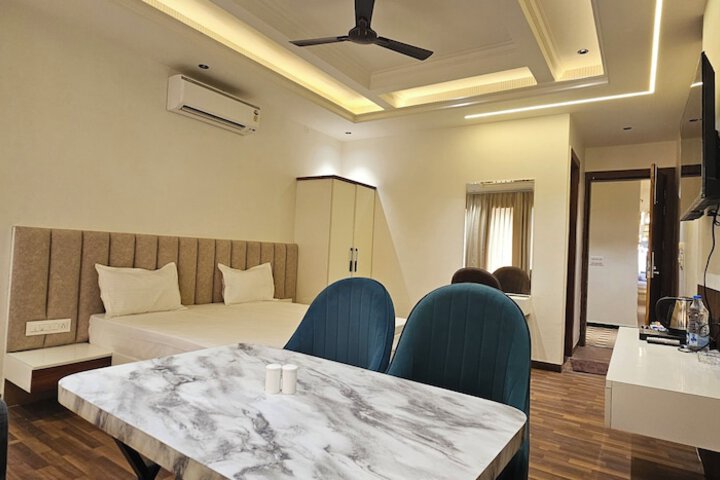 Room 14 of 35