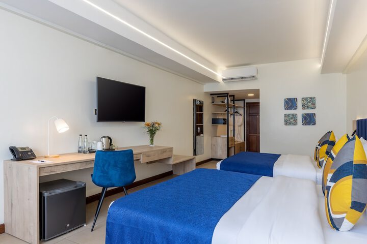 Room 15 of 38