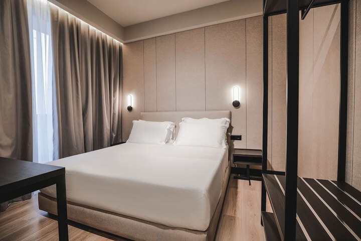 Room 8 of 65