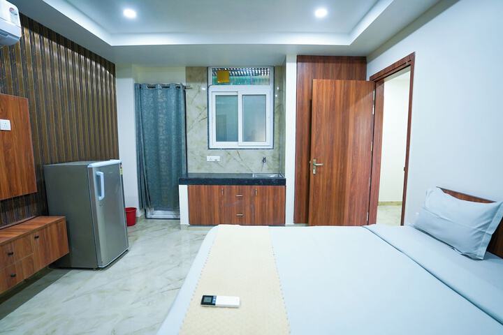 Room 33 of 77