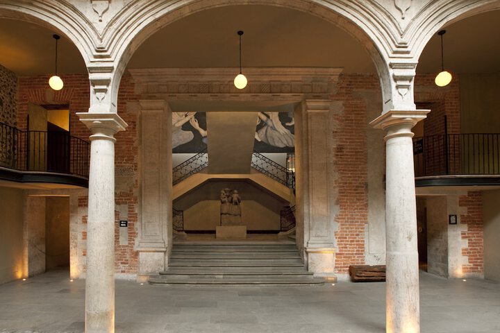 Entrance & Lobby