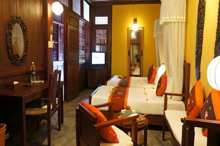 Hotel Suite Photo