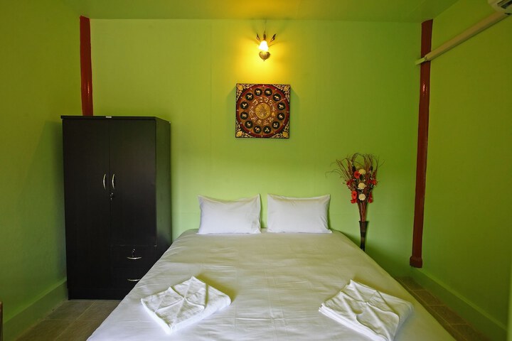 Room 5 of 76