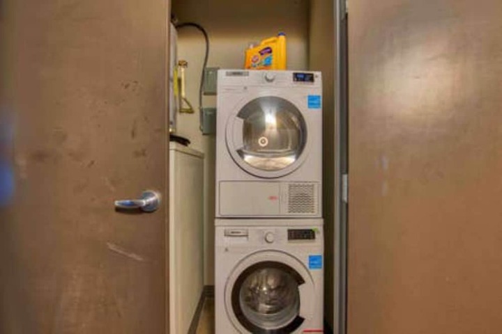 Laundry 29 of 38