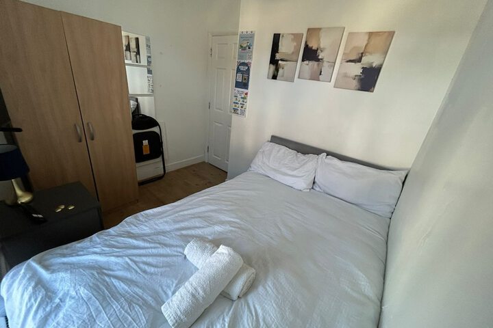 Room 16 of 27