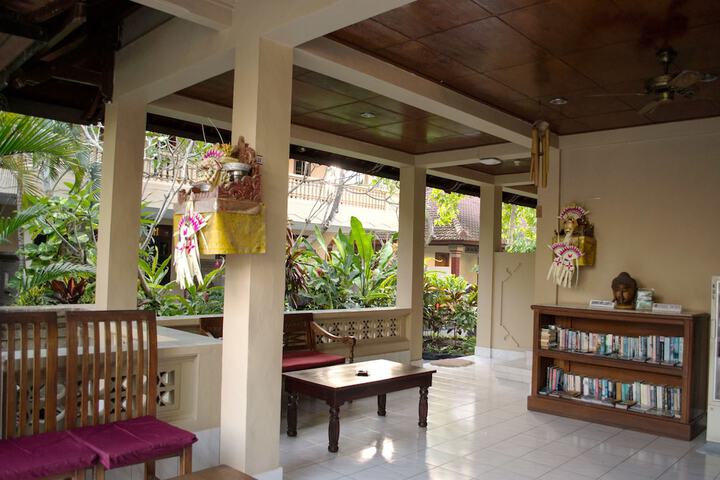 Entrance & Lobby