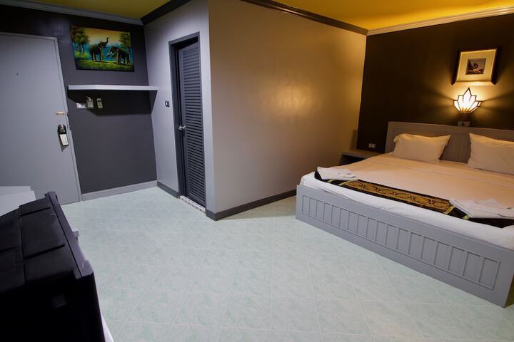 Room 12 of 47