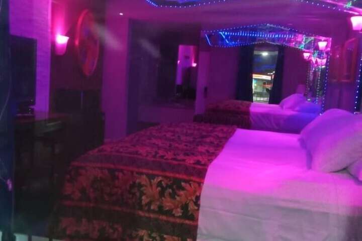 1 King Bed (4 of 4)