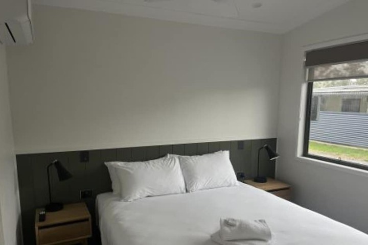 Room 17 of 102
