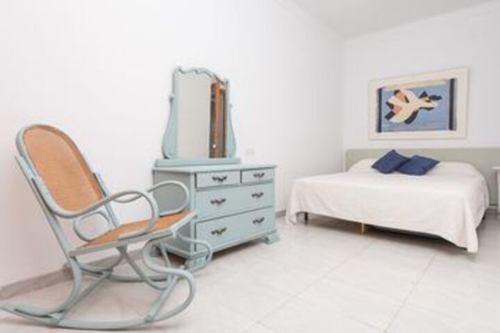 Room 6 of 27