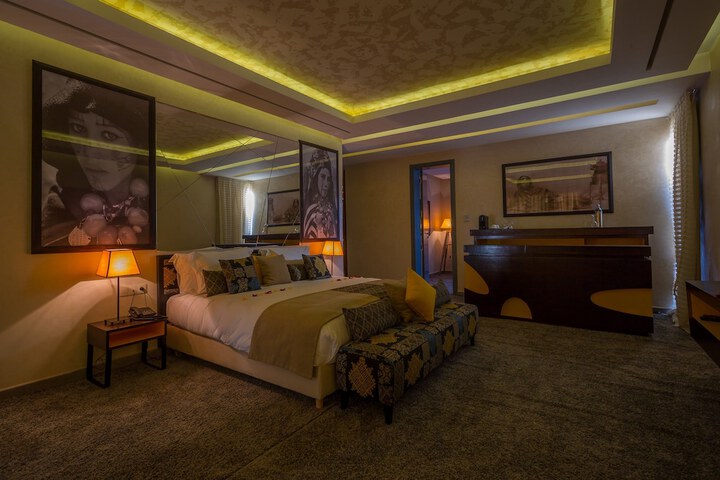 Room 5 of 73