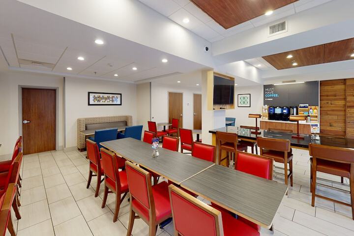 Breakfast/Coffee Service 41 of 46