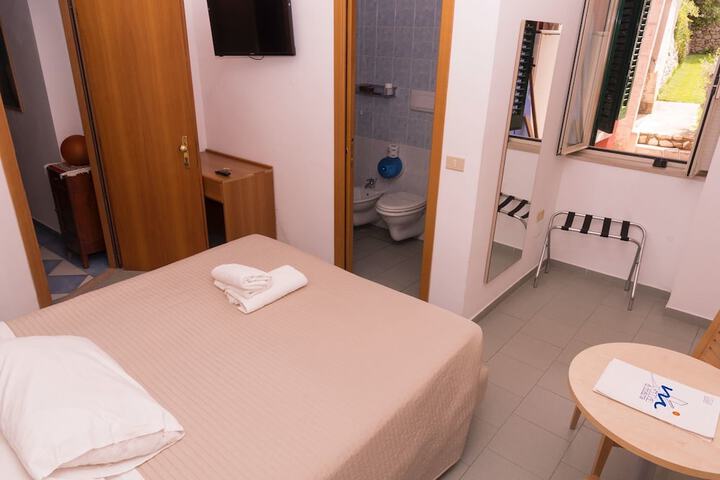 Room 20 of 100