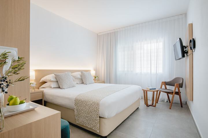 Room 16 of 110
