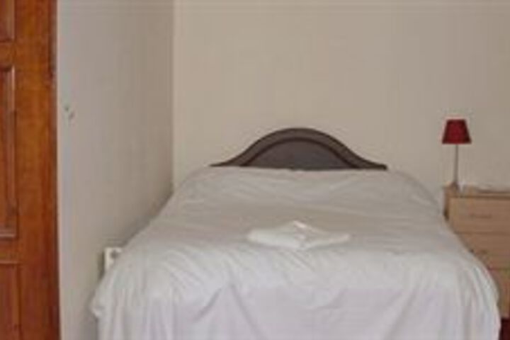Room 7 of 9