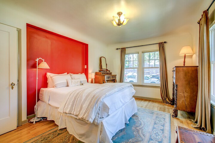 Room 4 of 27