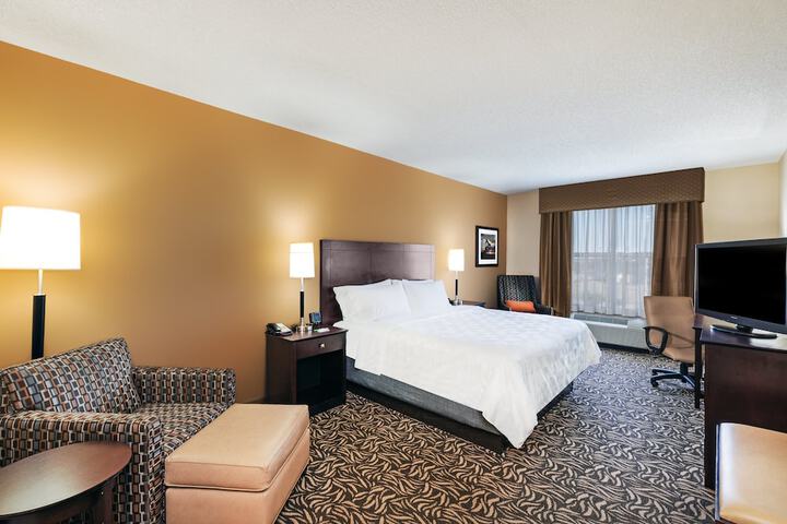 1 King Bed (1 of 19)