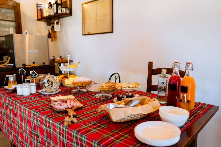 Breakfast/Coffee Service 40 of 89