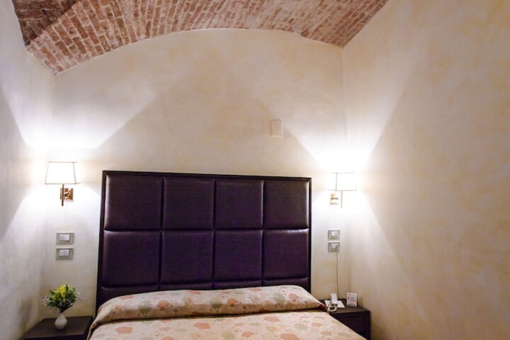 Room 13 of 66