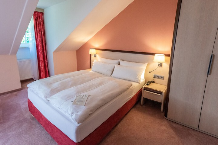 Room 10 of 92