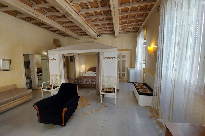 Room 7 of 37