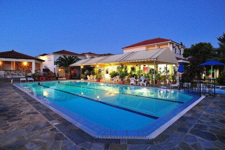 Pool 18 of 25