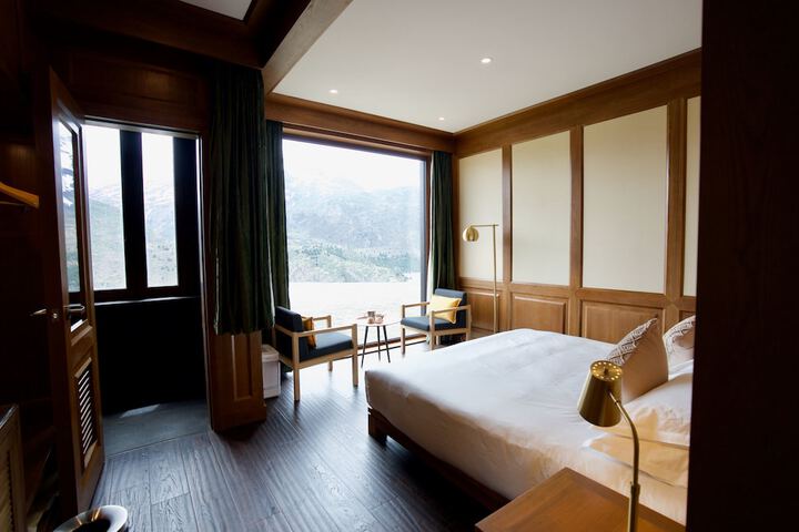 Room 7 of 12