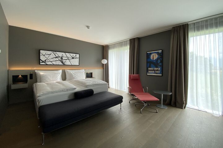 Room 27 of 100