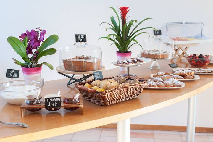 Breakfast/Coffee Service 26 of 46