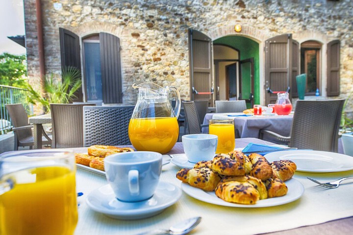 Breakfast/Coffee Service 47 of 54
