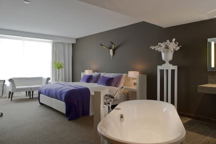 Room 12 of 70