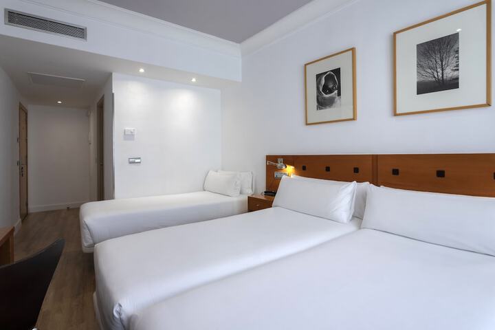 Room 10 of 34