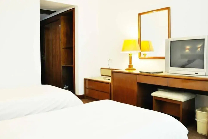 Room 5 of 13