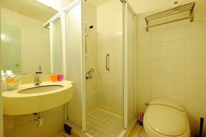 Room 3 of 42