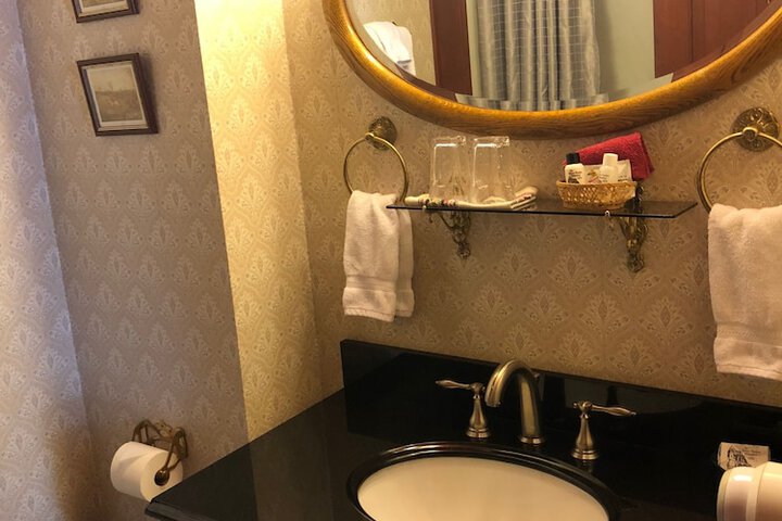 Room 4 of 11