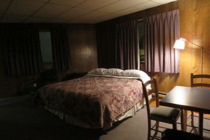 Room 12 of 16