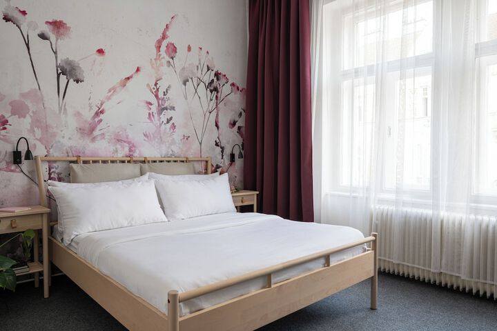 Room 10 of 37